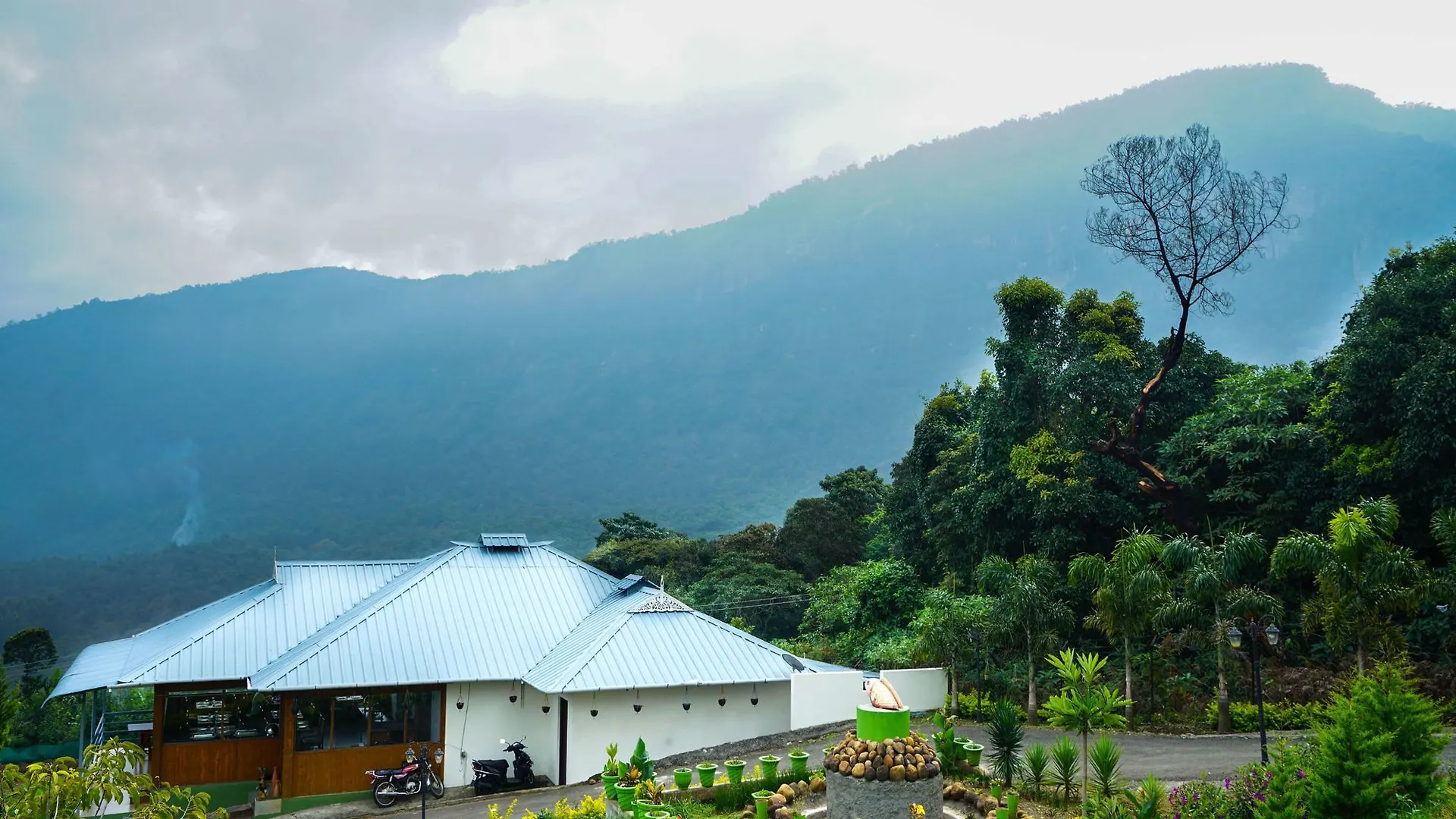 Oyo 10427 Shola Heaven Hotel Munnar India